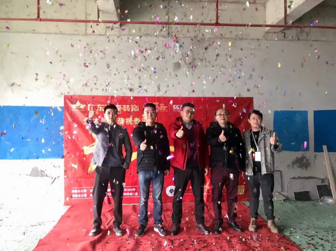 粵固研發(fā)中心實(shí)驗(yàn)室開(kāi)工大吉！2022奮進(jìn)起航！_廣東粵固建材科技有限公司 粵固?瓷磚粘結(jié)劑，瓷磚背膠十大品牌_防水涂料_美瓷膠_新聞資訊_公司新聞